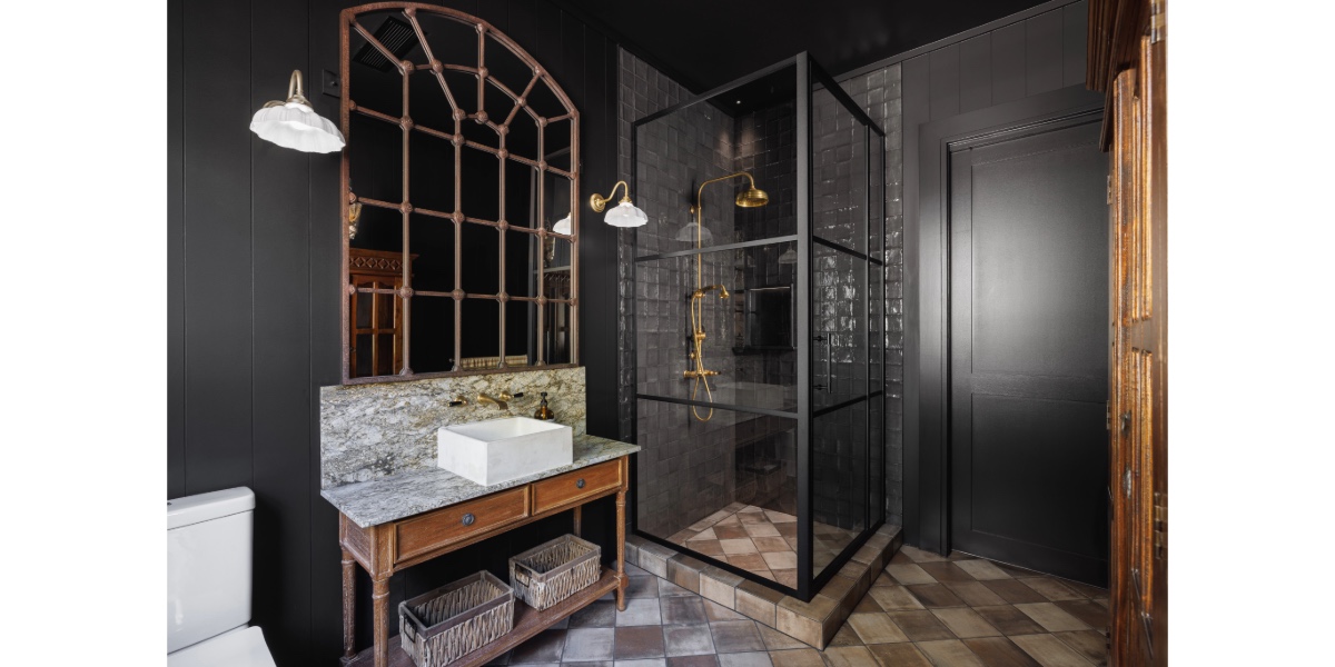 Enclosed Shower with Hob (image provided by Pivotech Architectural)